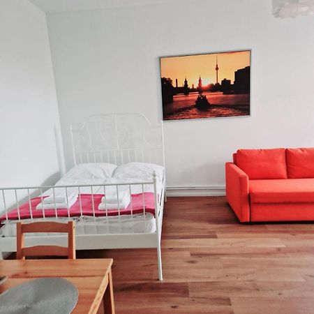 City Studio Apartment For 4, Near Sonnenallee Berlino Esterno foto