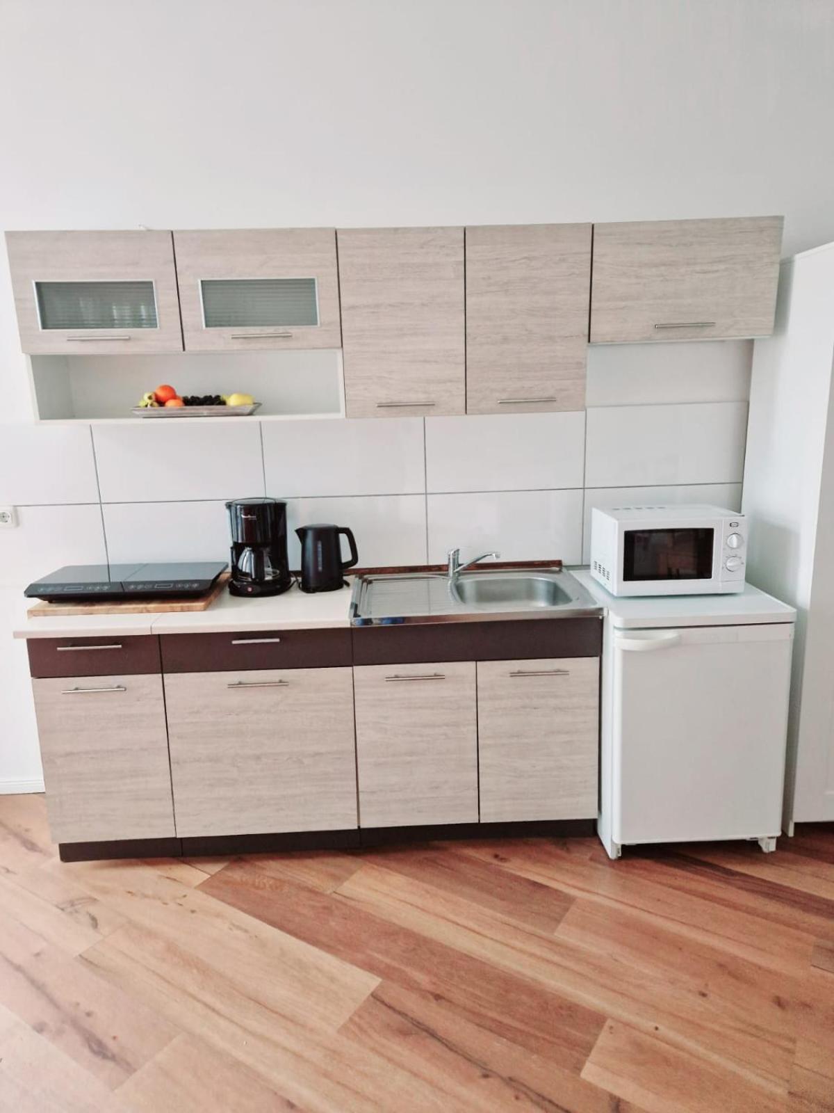 City Studio Apartment For 4, Near Sonnenallee Berlino Esterno foto