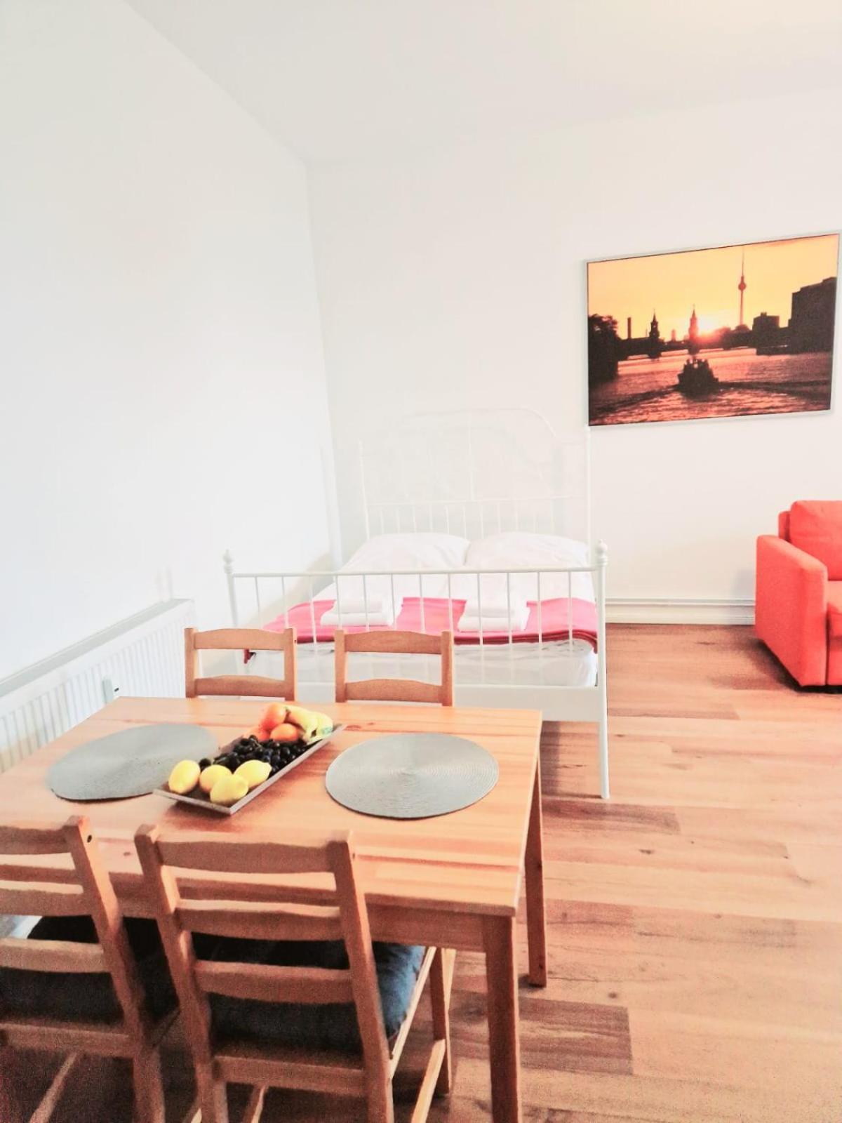 City Studio Apartment For 4, Near Sonnenallee Berlino Esterno foto