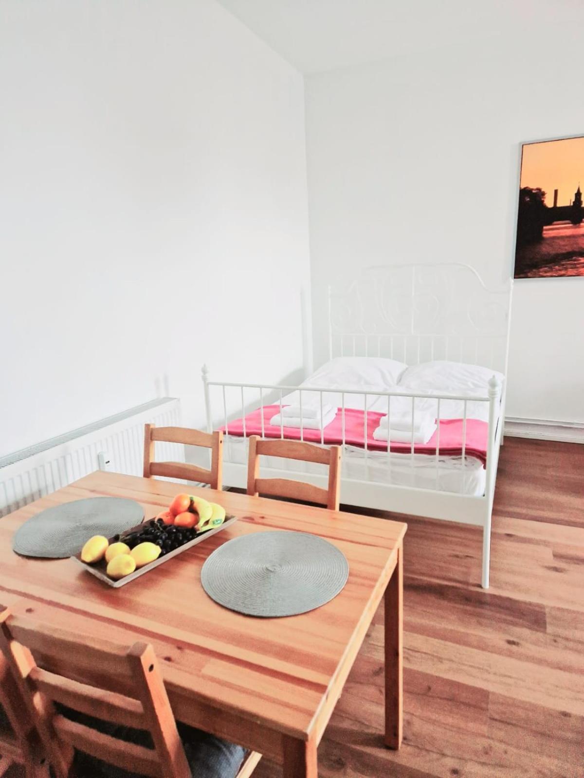 City Studio Apartment For 4, Near Sonnenallee Berlino Esterno foto