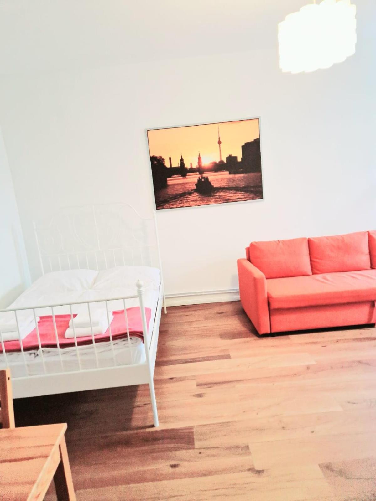 City Studio Apartment For 4, Near Sonnenallee Berlino Esterno foto