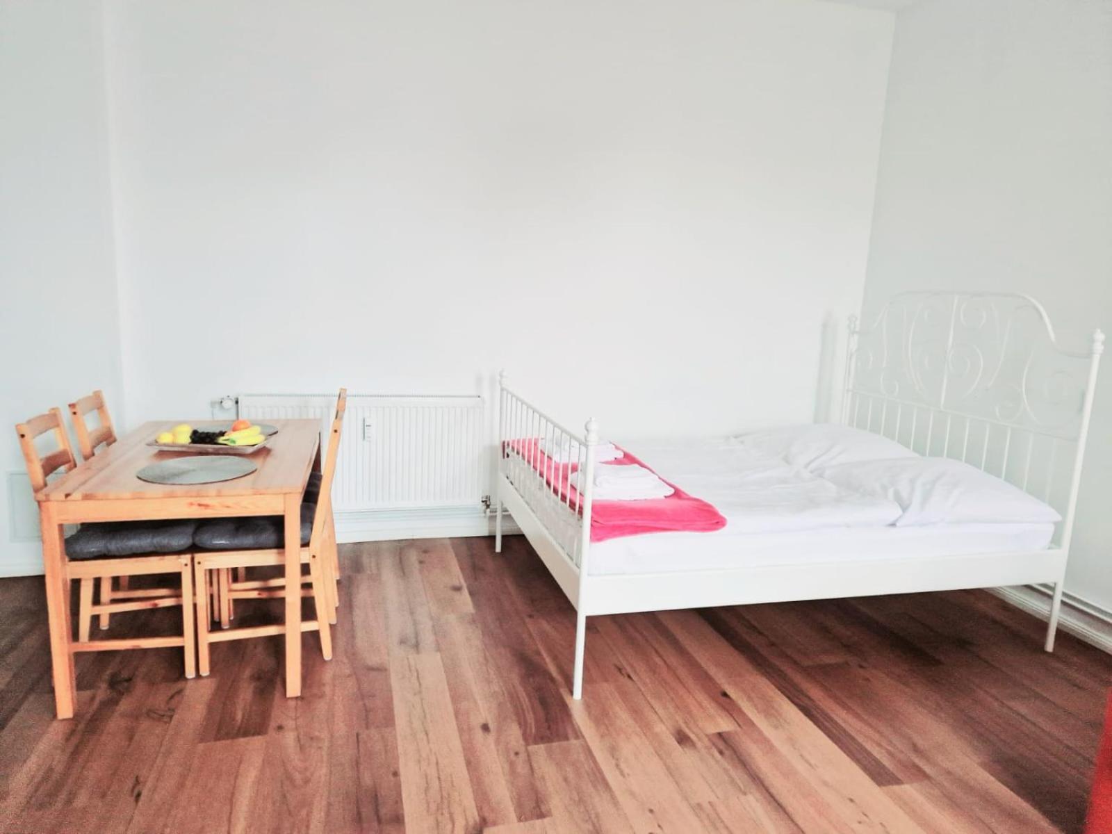 City Studio Apartment For 4, Near Sonnenallee Berlino Esterno foto
