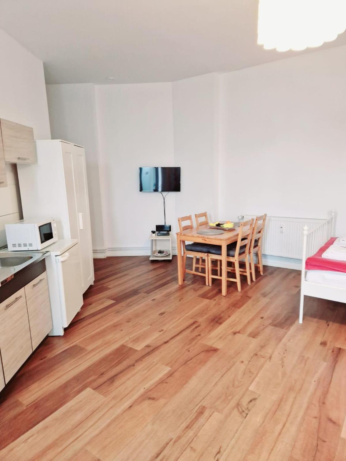 City Studio Apartment For 4, Near Sonnenallee Berlino Esterno foto