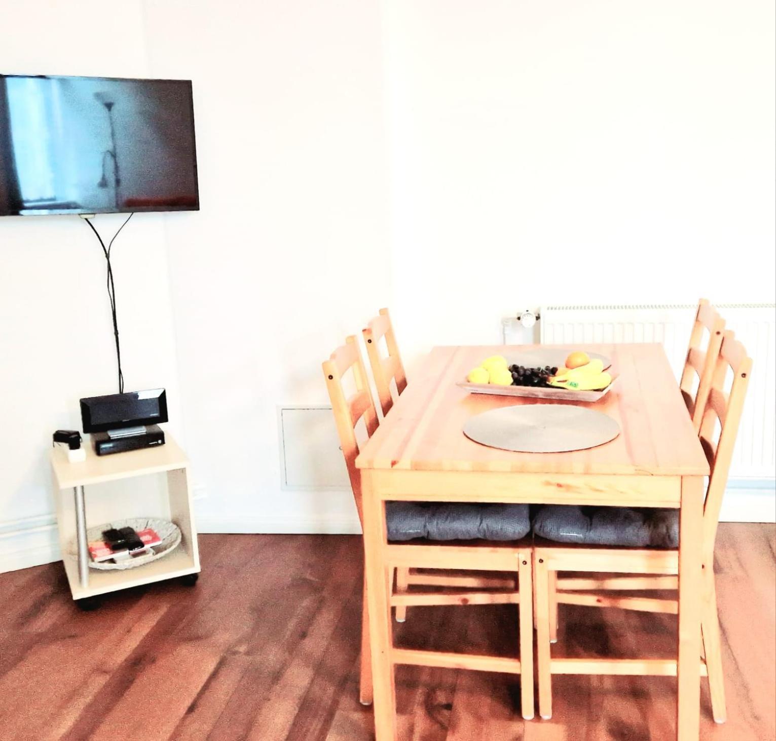 City Studio Apartment For 4, Near Sonnenallee Berlino Esterno foto