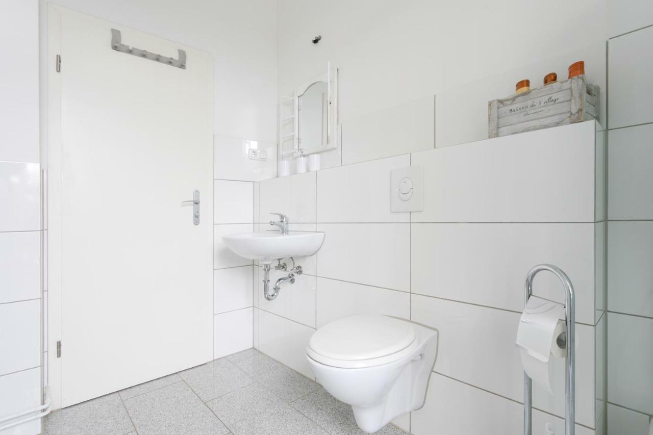 City Studio Apartment For 4, Near Sonnenallee Berlino Esterno foto